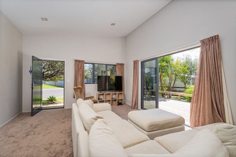 Photo of property in 5 Rena Place, Whitianga, 3510