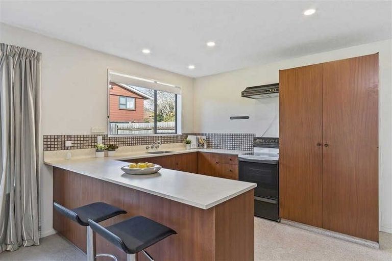 Photo of property in 2/120b Roydvale Avenue, Burnside, Christchurch, 8053