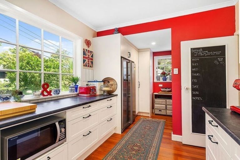 Photo of property in 60 Simla Crescent, Khandallah, Wellington, 6035