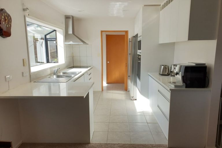 Photo of property in 16 Goldfinch Rise, Unsworth Heights, Auckland, 0632