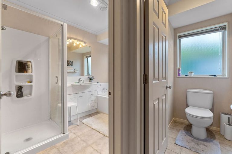 Photo of property in 2 Piriti Drive, Te Atatu Peninsula, Auckland, 0610