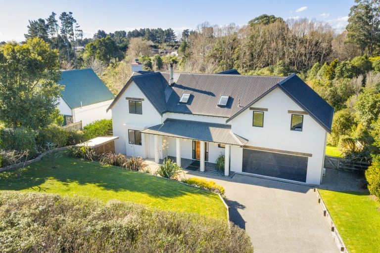 Photo of property in 20 Cashmere Drive, Fitzherbert, Palmerston North, 4410