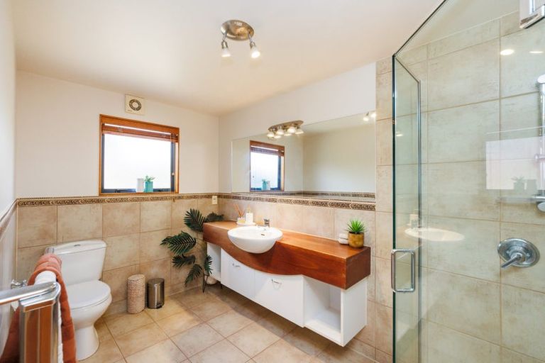 Photo of property in 33 Ruapehu Drive, Fitzherbert, Palmerston North, 4410