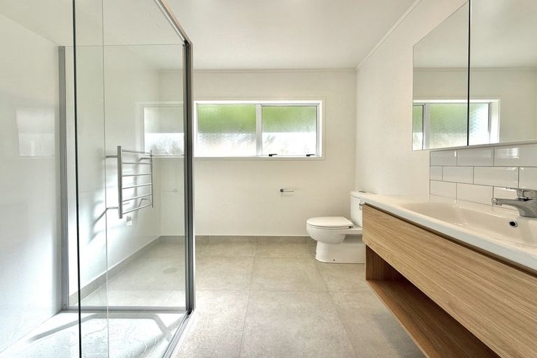 Photo of property in 10 Brian Crescent, Stanmore Bay, Whangaparaoa, 0932