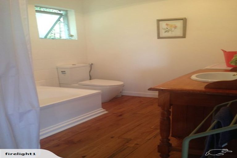 Photo of property in 95 Cornwallis Road, Cornwallis, Auckland, 0604