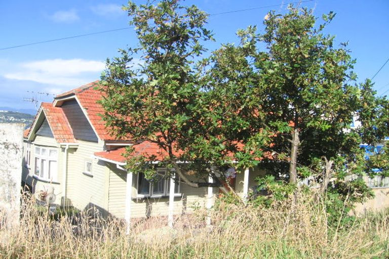 Photo of property in 77 Queens Drive, Lyall Bay, Wellington, 6022