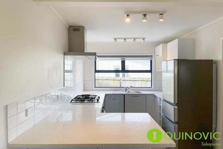 Photo of property in 10 Westwell Road, Belmont, Auckland, 0622