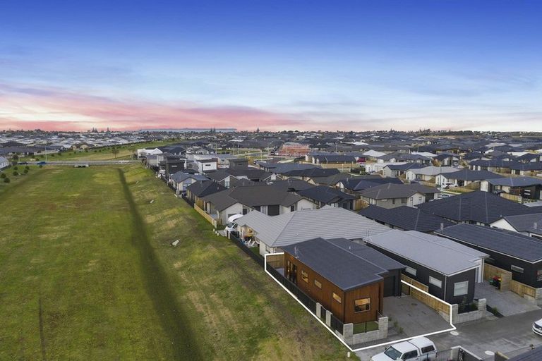 Photo of property in 8 Manaia Place, Papamoa, 3118