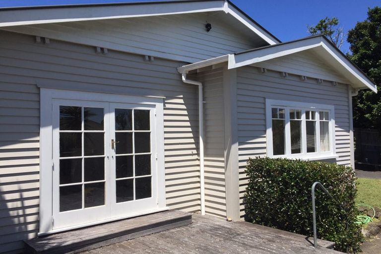 Photo of property in 35 Clayburn Road, Glen Eden, Auckland, 0602