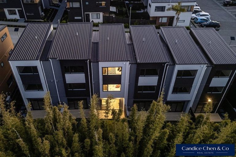 Photo of property in 19 Don Oliver Lane, Glen Eden, 0602