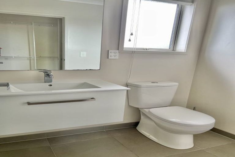 Photo of property in 18 Akeake Lane, Manurewa, Auckland, 2102