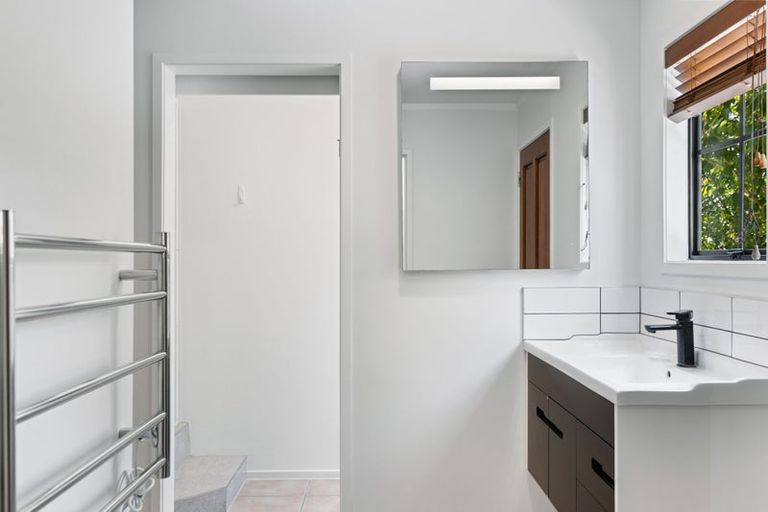 Photo of property in 2/553 East Coast Road, Browns Bay, Auckland, 0630