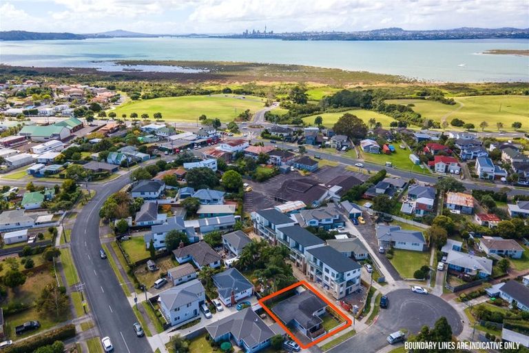Photo of property in 2/18 Gloria Avenue, Te Atatu Peninsula, Auckland, 0610