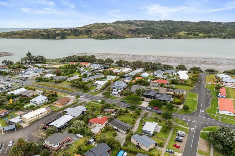 Photo of property in 23 Wallis Street, Raglan, 3225
