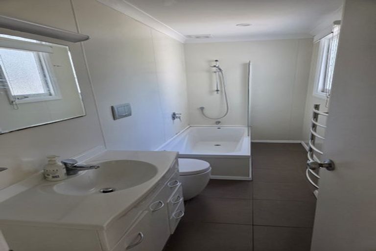 Photo of property in 20 Naughton Terrace, Kilbirnie, Wellington, 6022