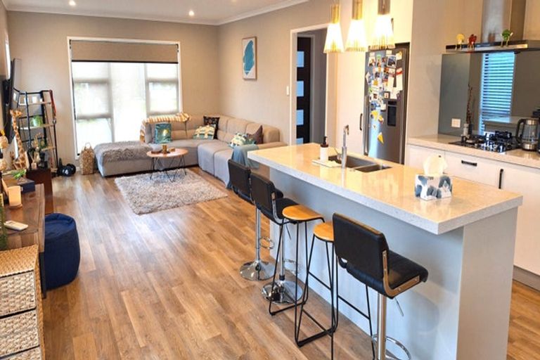 Photo of property in 19 Te Kaeaea Crescent, Wallaceville, Upper Hutt, 5018