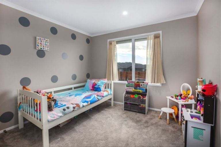 Photo of property in 2 Grace Cove, Aotea, Porirua, 5024