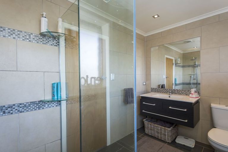 Photo of property in 2 Sharyn Place, Brookfield, Tauranga, 3110