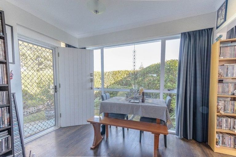 Photo of property in 2 Kuaka Place, Castlecliff, Whanganui, 4501