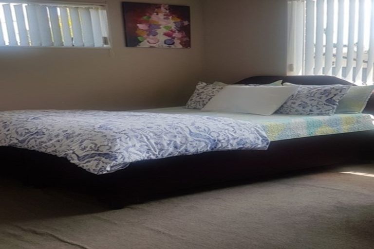 Photo of property in 2 Senator Drive, Manurewa, Auckland, 2105