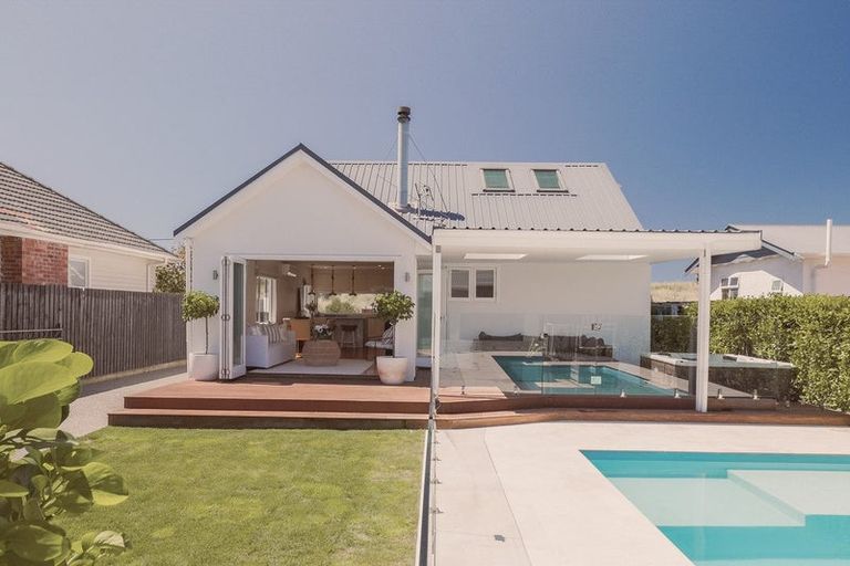 Photo of property in 35 Marine Parade, North New Brighton, Christchurch, 8083