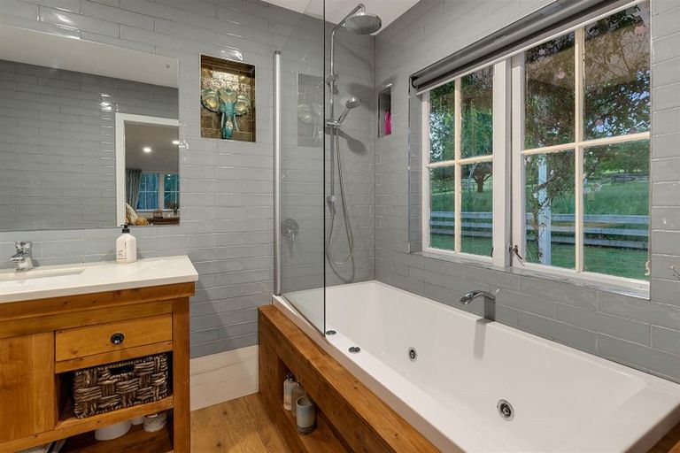 Photo of property in 37 Pebble Brook Road, Waitoki, Silverdale, 0994