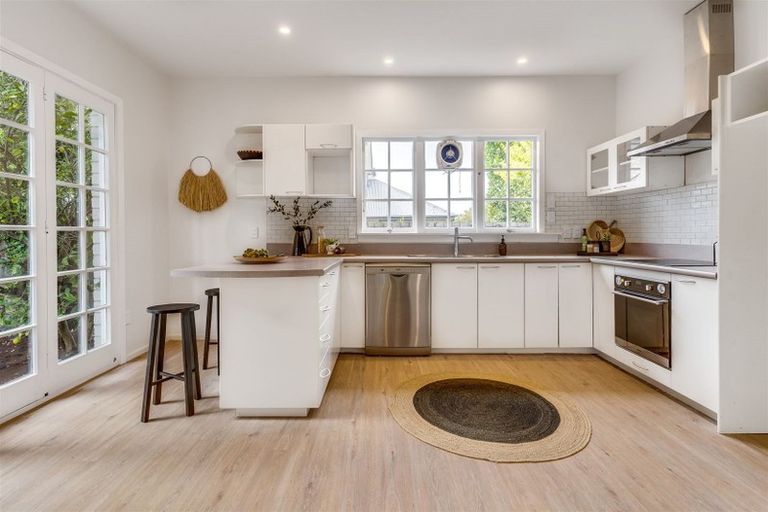 Photo of property in 137 Memorial Avenue, Burnside, Christchurch, 8053