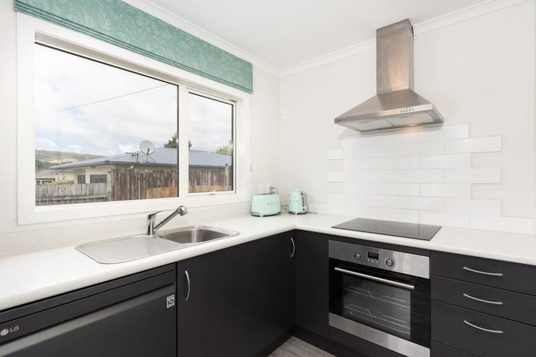 Photo of property in 17a The Drive, Tawa, Wellington, 5028