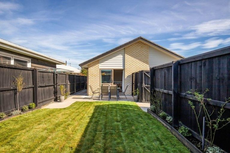 Photo of property in 2/274 Burwood Road, Burwood, Christchurch, 8083