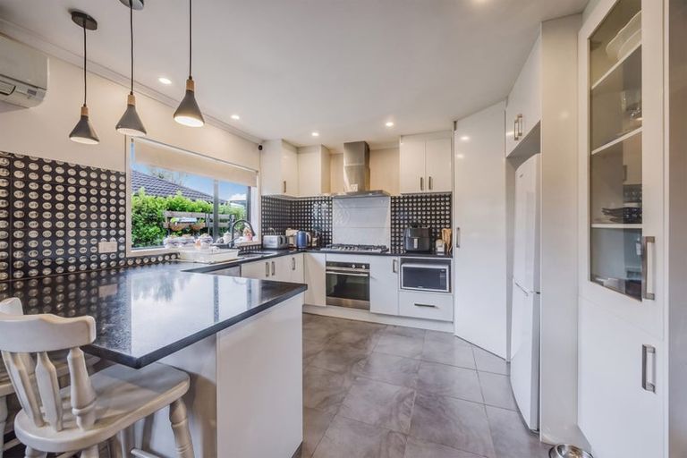 Photo of property in 9 Wairua Place, Pukekohe, 2120