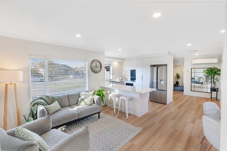 Photo of property in 33 Kirsten Place, Parklands, Christchurch, 8083