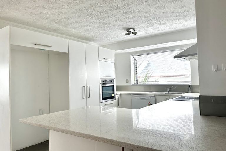 Photo of property in 2/44 Darren Crescent, Half Moon Bay, Auckland, 2012