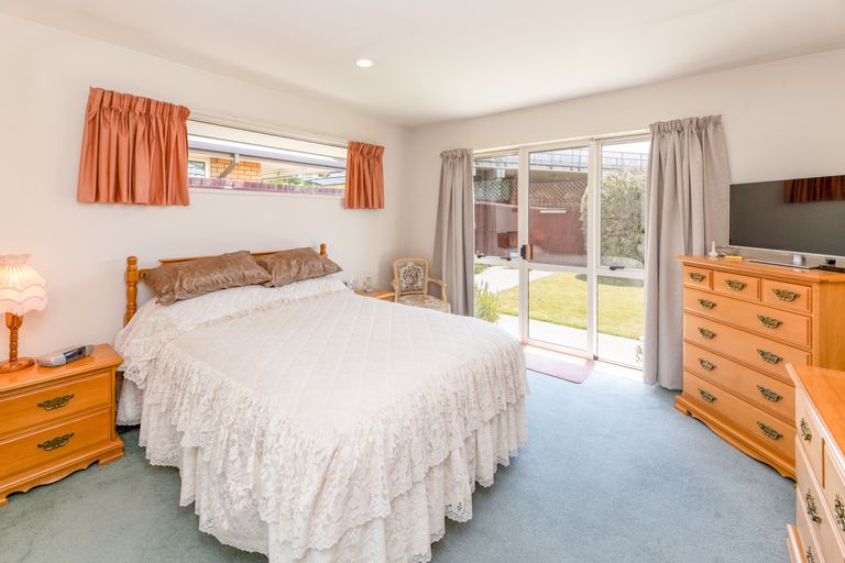 Photo of property in 3 Farquhars Road, Redwood, Christchurch, 8051