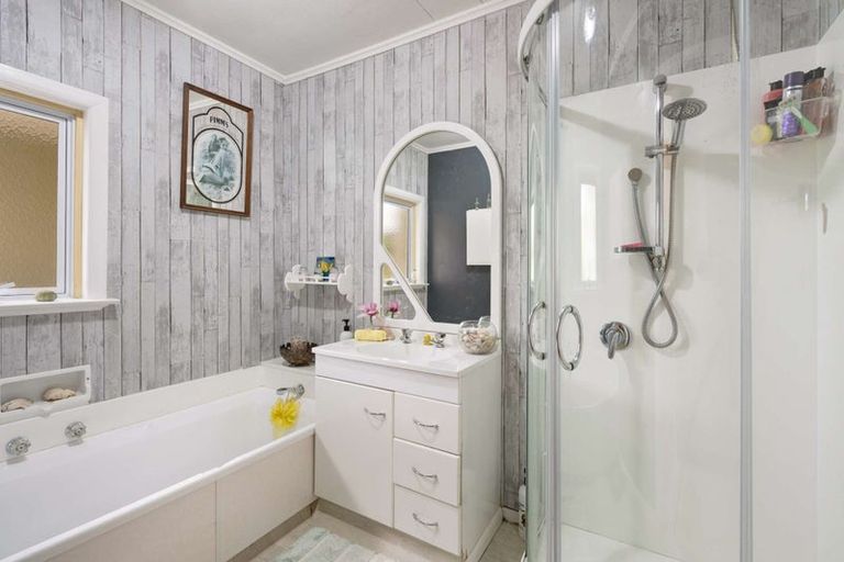 Photo of property in 124 Opouteke Road, Kaihu, 0379