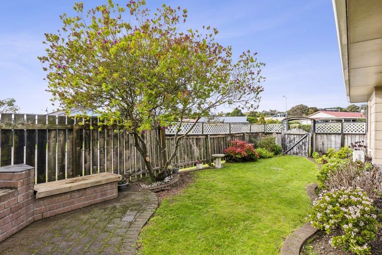 Photo of property in 99 Queens Road, Waikanae Beach, Waikanae, 5036