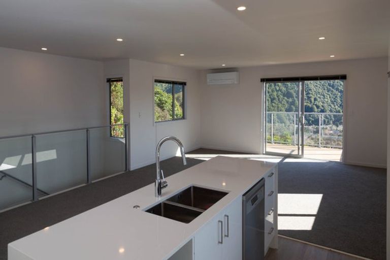 Photo of property in 102 Emerald Hill Drive, Birchville, Upper Hutt, 5018