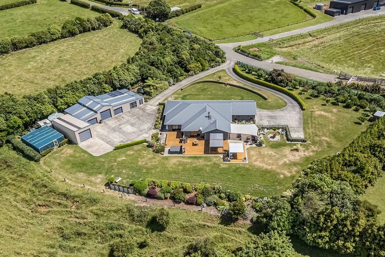 Photo of property in 98 Pitt Road, Hillsborough, New Plymouth, 4372