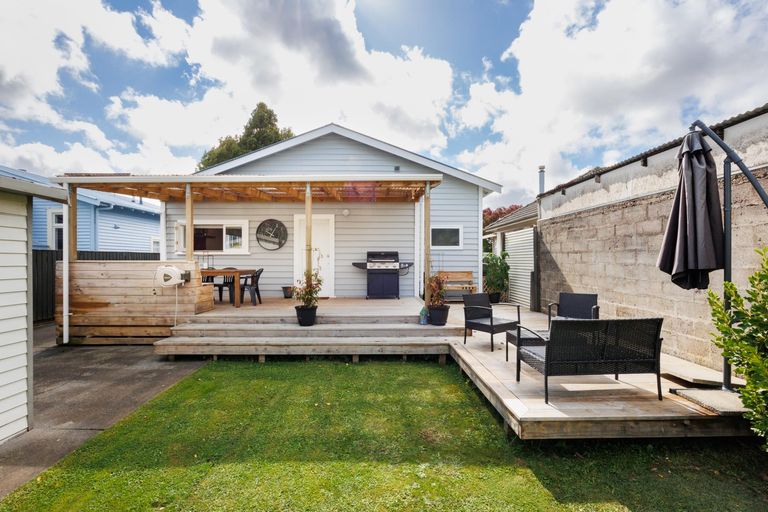 Photo of property in 24 Oxford Street, Hokowhitu, Palmerston North, 4410