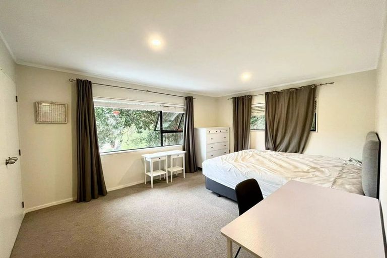 Photo of property in 2/36 Greenvalley Rise, Glenfield, Auckland, 0629