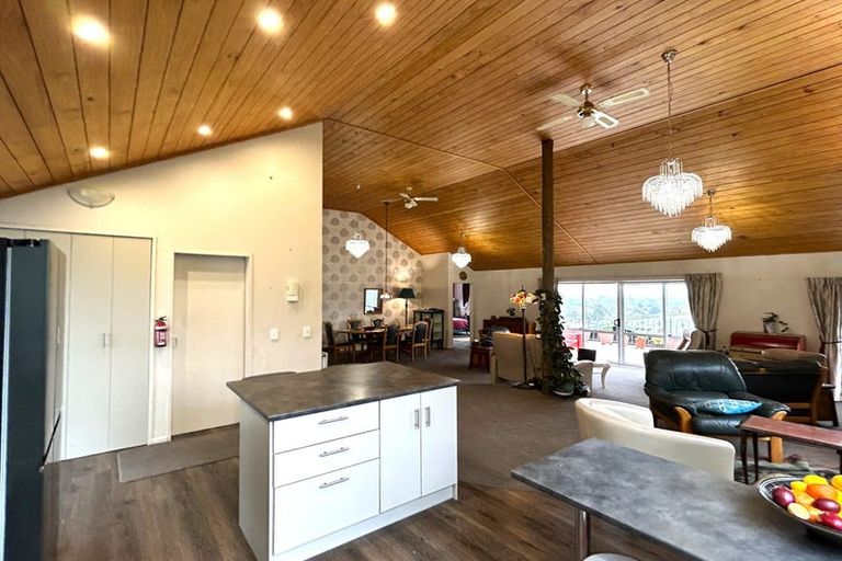 Photo of property in 49 Kakariki Grove, Waikanae, 5036