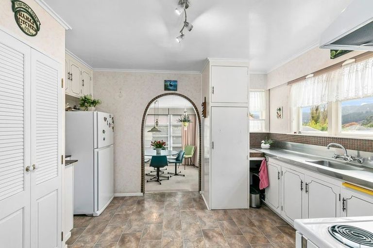 Photo of property in 124 Wellington Road, Wainuiomata, Lower Hutt, 5014