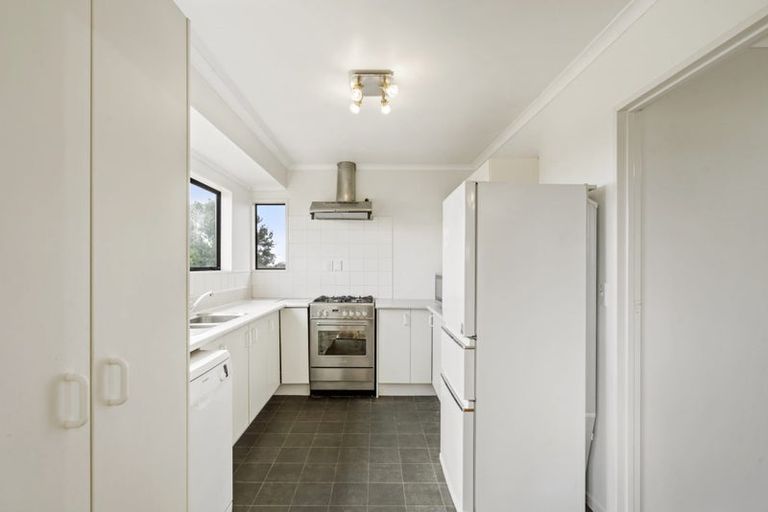 Photo of property in 1/14 Ridge Road, Waiake, Auckland, 0630