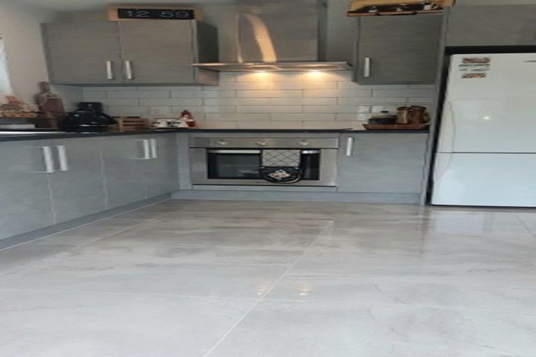 Photo of property in 12 Mallard Place, Unsworth Heights, Auckland, 0632