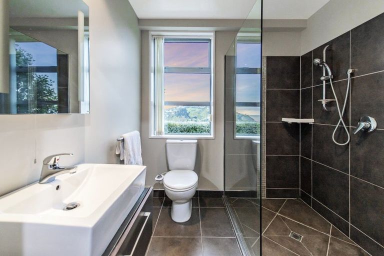 Photo of property in 2 Redcliffs View Lane, Redcliffs, Christchurch, 8081