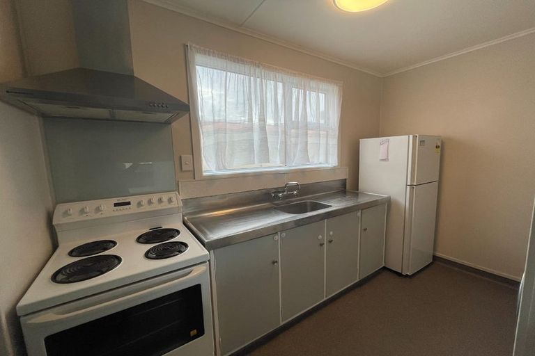 Photo of property in 10/55 Apu Crescent, Lyall Bay, Wellington, 6022