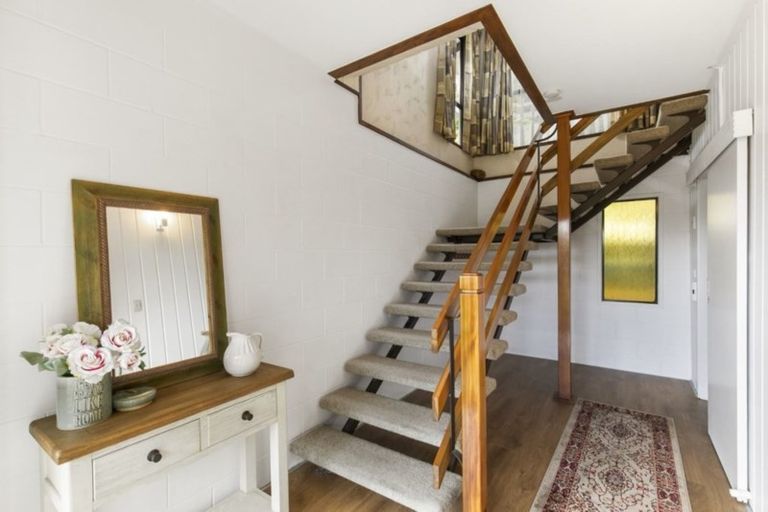 Photo of property in 18 Abbeygate Street, Birkdale, Auckland, 0626