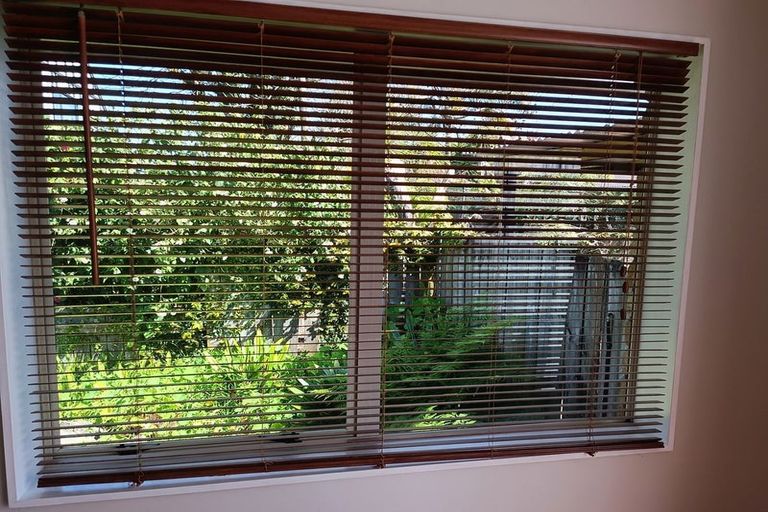 Photo of property in 1 Jay Court, Botany Downs, Auckland, 2010