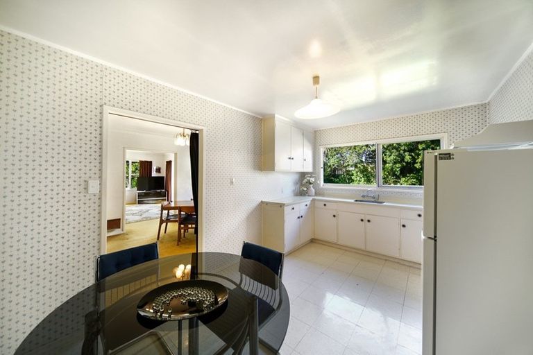 Photo of property in 25 Tupaki Place, Pakuranga Heights, Auckland, 2010