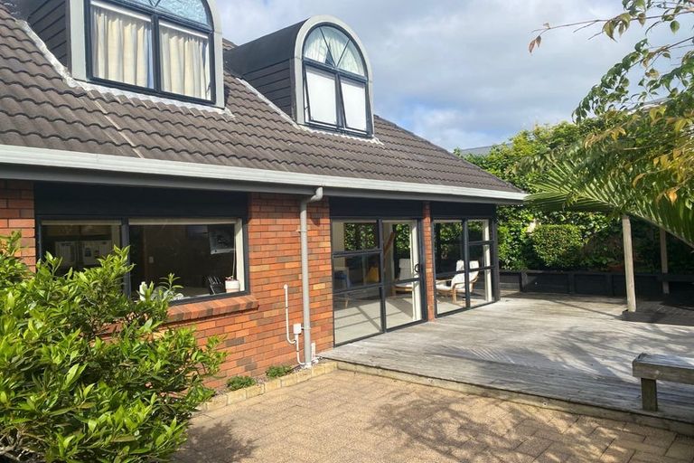 Photo of property in 2/2 Dallinghoe Crescent, Milford, Auckland, 0620