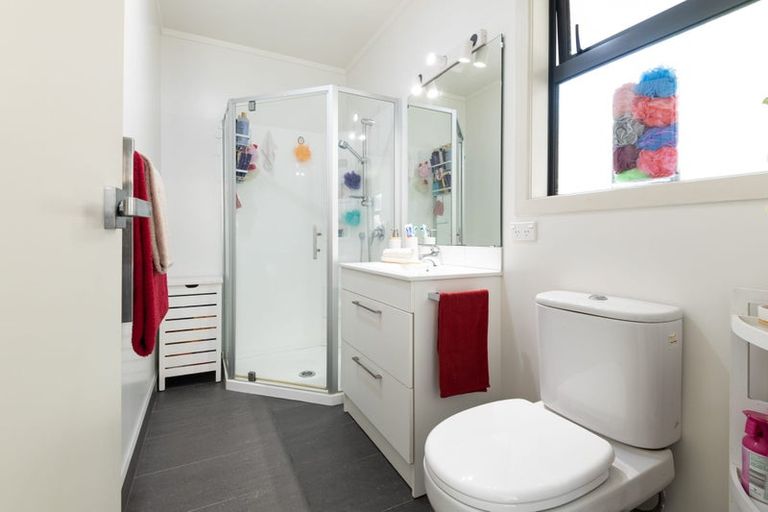 Photo of property in 42 Kenepuru Drive, Tawa, Wellington, 5028